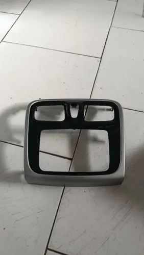 Moldura multimídia Sandero 