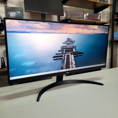 Monitor LG com tela de 29" 100Hz 127/220V e resolução Full HD