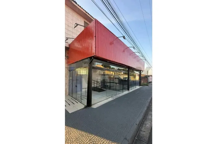 Alugo prédio comercial com 800m² de área construída na Vila Fiori em Sorocaba SP, excelent