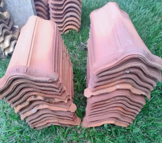 28 Cumieira de Cerâmica  21cmx41cmx50mm Vermelho Resinado