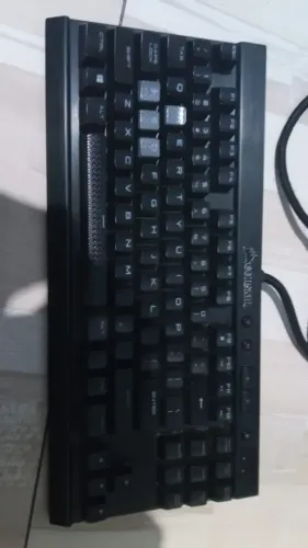 Teclado Corsair K65 RGB