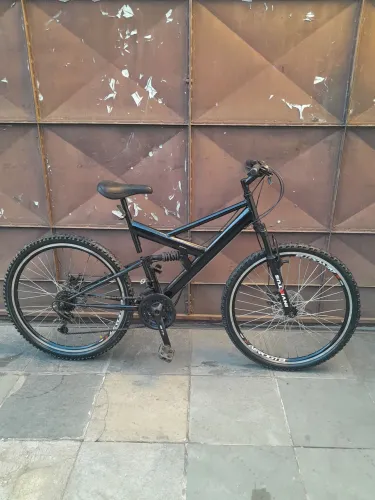 Bicicleta aro 26 com Freios a disco