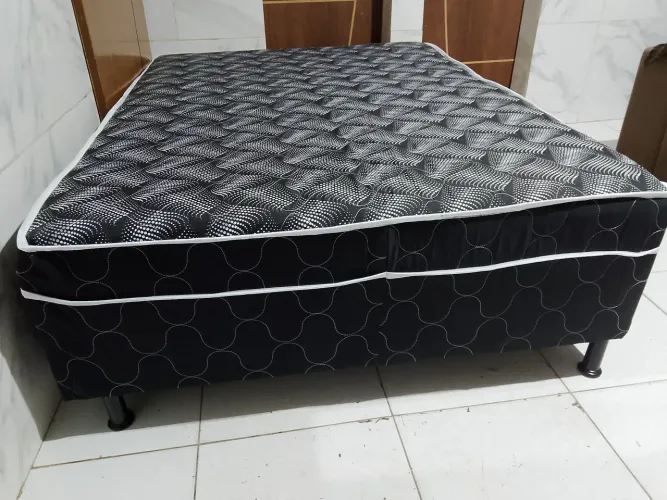 Vende-se cama box de casal com colchão acoplado nela valor 260