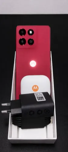 Smartphone Motorola Moto G86 5g + Moto Buds -256gb 24gb (8gb Ram+16gb Ram Boost) Tela 1.5