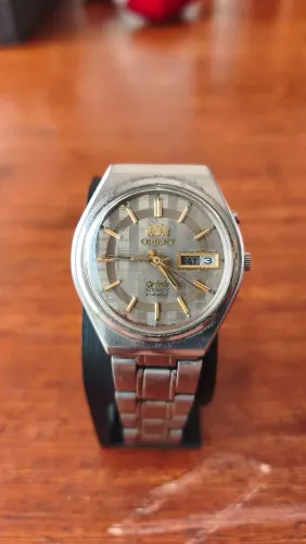 Relógio Orient Automático Vintage Marrom com degradê Marrom e detalhes Geometrico