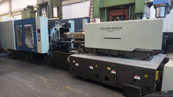 INJETORA DE PLASTICOS  GEK600