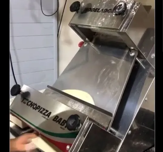 MODELADORA DE MASSA DE PIZZA