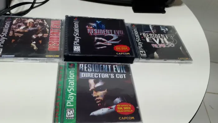 Coletânea Resident Evil Ps1, paralela, com encartes e prensado os CDS !!  