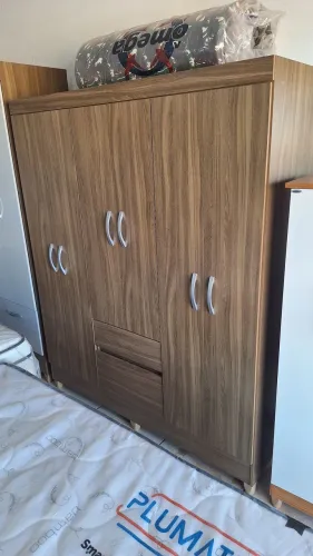 Guarda roupa novo 6 portas