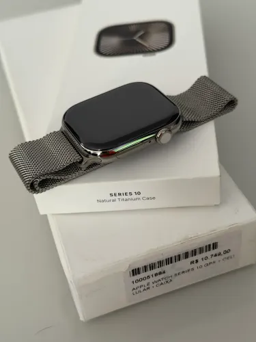 Apple Watch Série 10 Natural Titanium 46mm na garantia