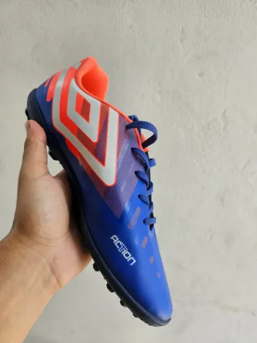 Chuteira Society Umbro semi nova