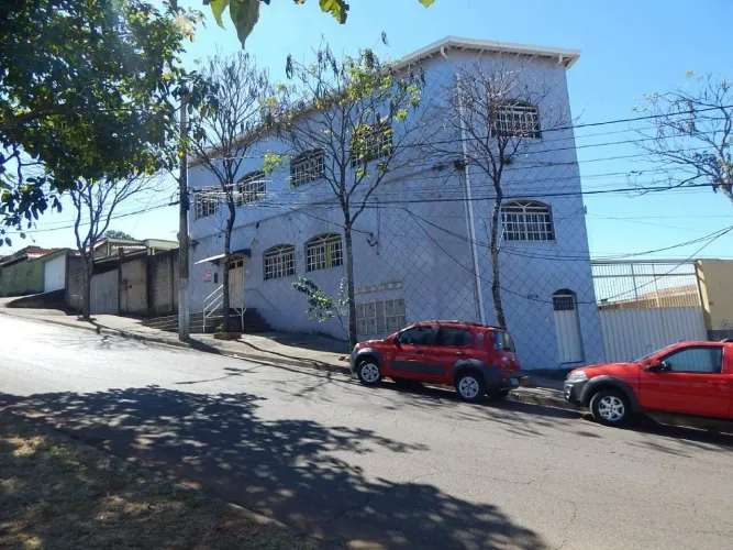 Que tal uma COBERTURA em prédio individual perto de tudo??