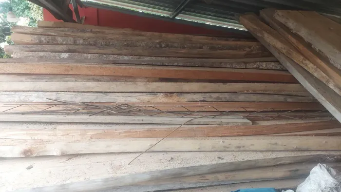 Vendo madeira.