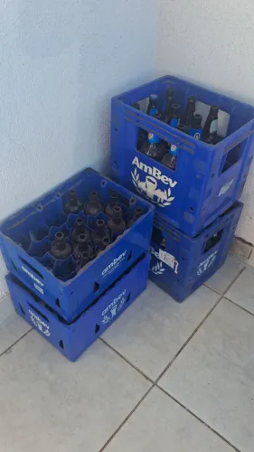 Vendo vasilhames com engradado