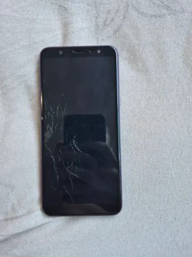 Samsung j8(tela trincada)
