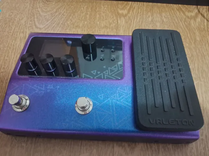 Valeton GP-100 (Roxa/Violeta) - Pedaleira Multiefeitos