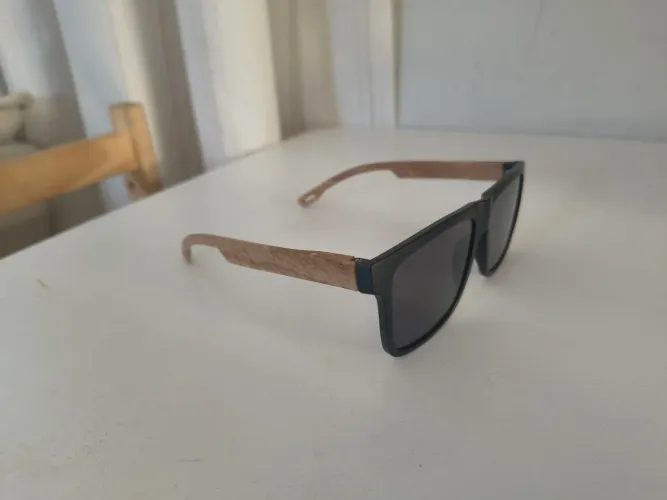 Óculos de SOL Masculino Moderno da moda. Com Bambu e proteção UV