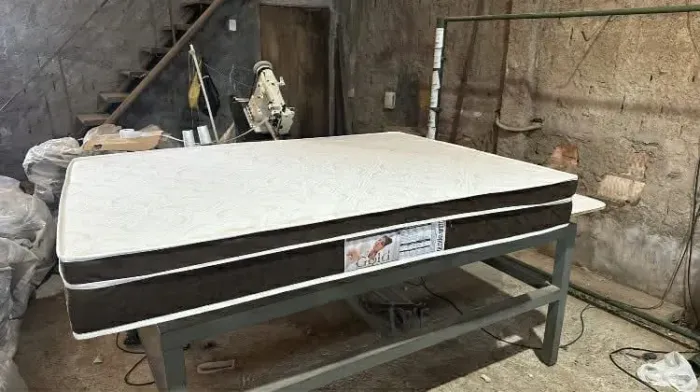 COLCHÃO CASAL COM 20 CM DE ESPUMA D33.