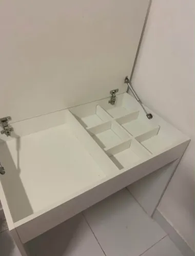 Mesa de estudo/Armário
