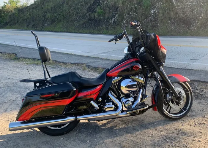 Street Glide Única