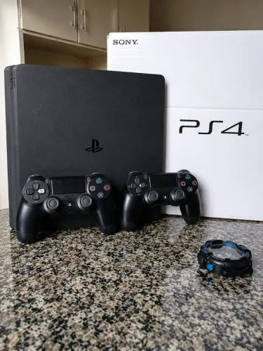 PS4 Slim 1tb, 2 controles