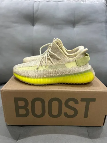 Tênis adidas yeezy
