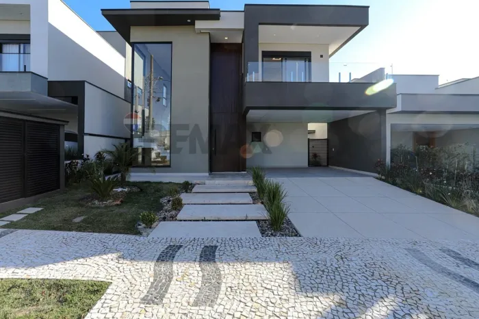Casa de alto padrão à venda no Condomínio Granja Anita em Mogi das Cruzes!