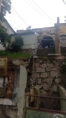 Vendo Casa grande , tipo apartamento - Quintino Bocaiúva