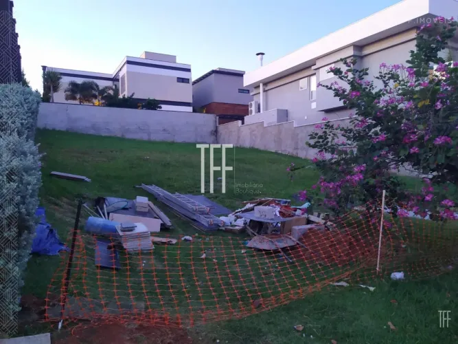 Terreno à Venda no Condomínio Parque dos Alecrins - Campinas - SP.