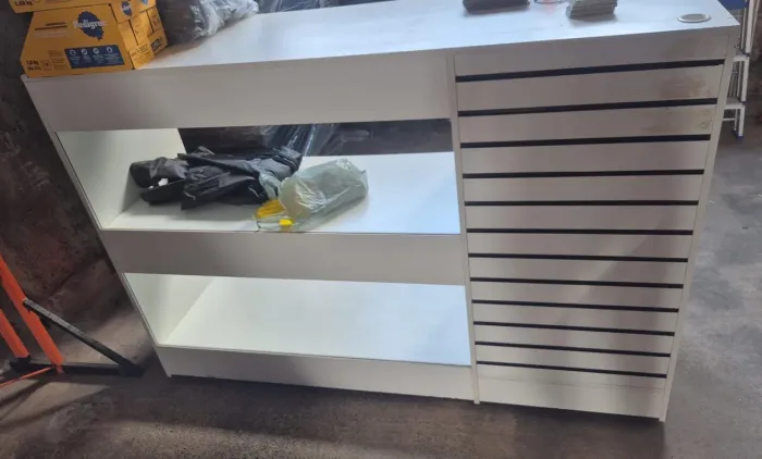 Vendo Balcão 100% MDF. Semi novo 