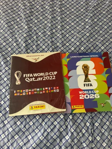 Kit álbum de 2022 e de 2026 completíssimo e uma legend de brinde