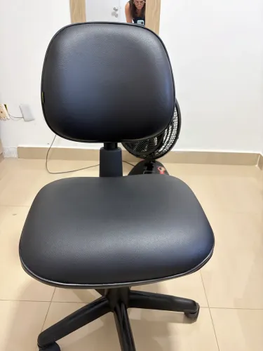 Cadeira executiva de escritório preta 4