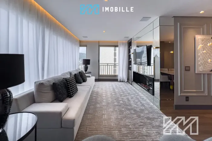 Cobertura no Edifício Charmant em Balneário Camboriú com 229m² privativos.