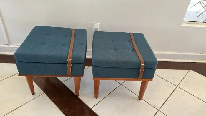 Par de Pufes dos sonhos com Pés de Madeira