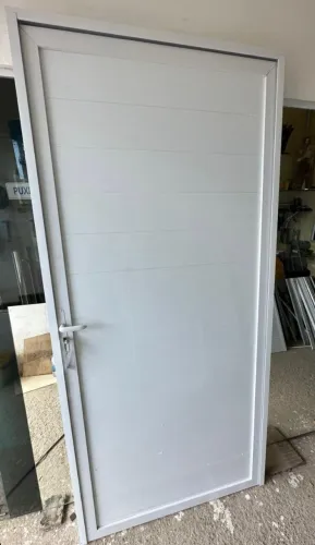 PORTA DE ALUMÍNIO - PORTA DE ABRIR