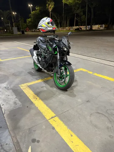 Kawasaki Z500 SE 25/26 - Apenas 1.700km