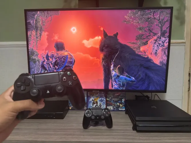 PS4 PRO DESBLOQUEADO 2TB COM 2 CONTROLES
