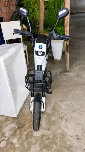 Bicicleta elétrica + Par de capacetes