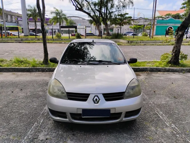 Renault Clio Hi-flex 1.0 16V 5P 2011