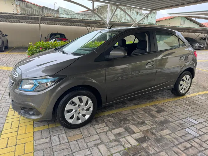Chevrolet Onix Hatch LT 1.4 8V Flex Power Mec. 4P 2015