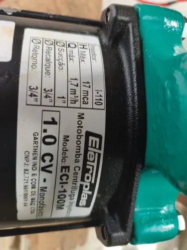 Vende- se essa bomba centrífuga injetora,nova.