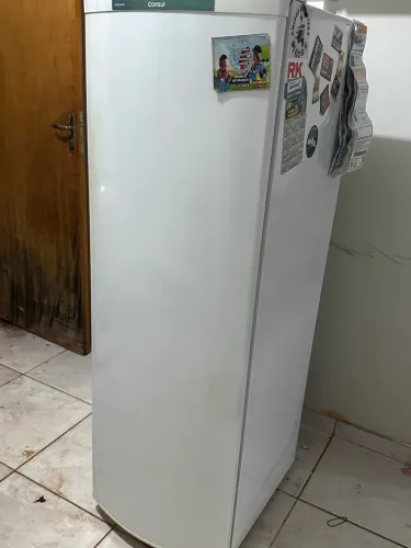 Geladeira Cônsul funcionando perfeitamente,Não é Frost Free