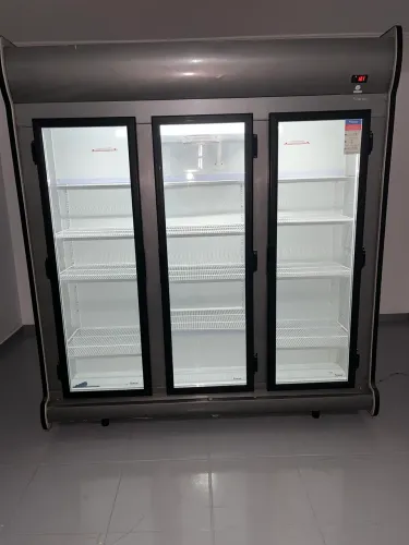 Expositor refrigerado fricon 3 portas ACFM 1450