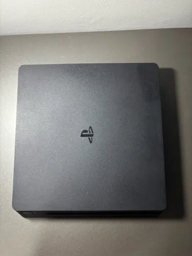 PlayStation 4 Slim 1TB Seminovo + 2 Controles + Vários Jogos