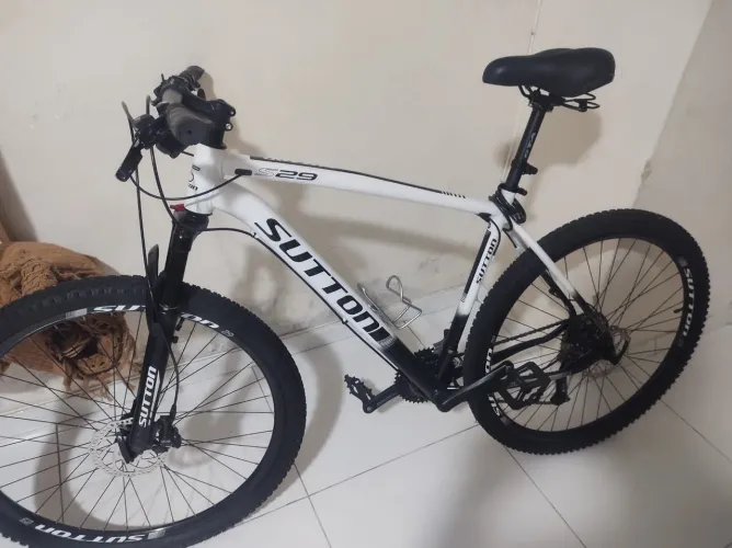 BICICLETA SUTTON S29 - ARO 29 - SEMI NOVA - R$ 1.000 - ACEITA CARTÃO DE CRÉDITO - MÁQUINA