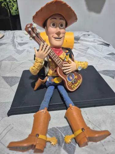 Boneco Woody Toy Story Hasbro 2001 funcionando
