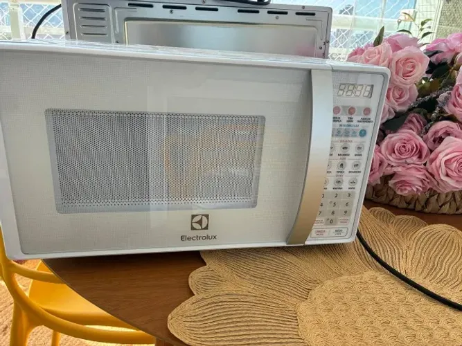 Micro-ondas MTO30 20L Com Função Tira Odor e Descongelar Cor Branco Electrolux