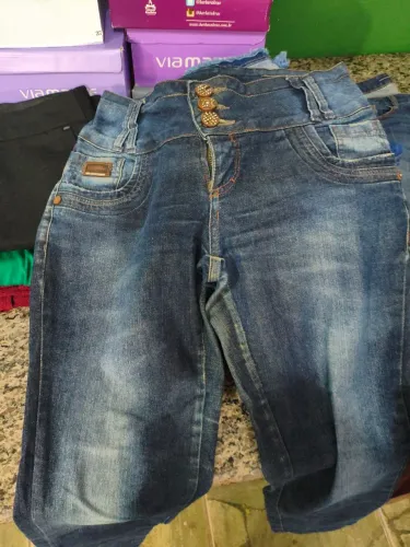 CALÇAS JEANS IMPECÁVEIS 