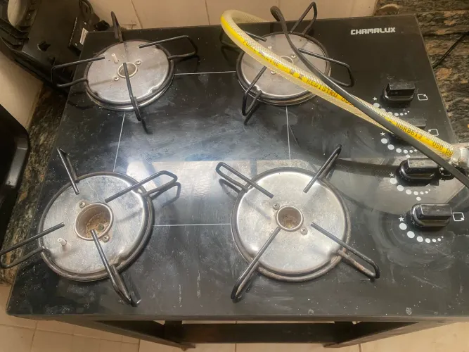 Fogão cooktop com suporte pronto.