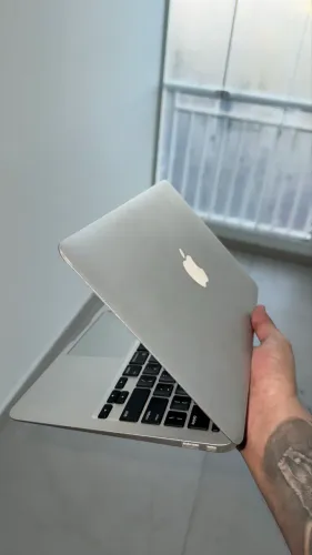 Apple MacBook Air 11?